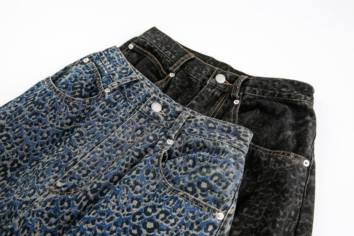 Pantalones de mezclilla tipo barril con estampado de leopardo Madxmarx