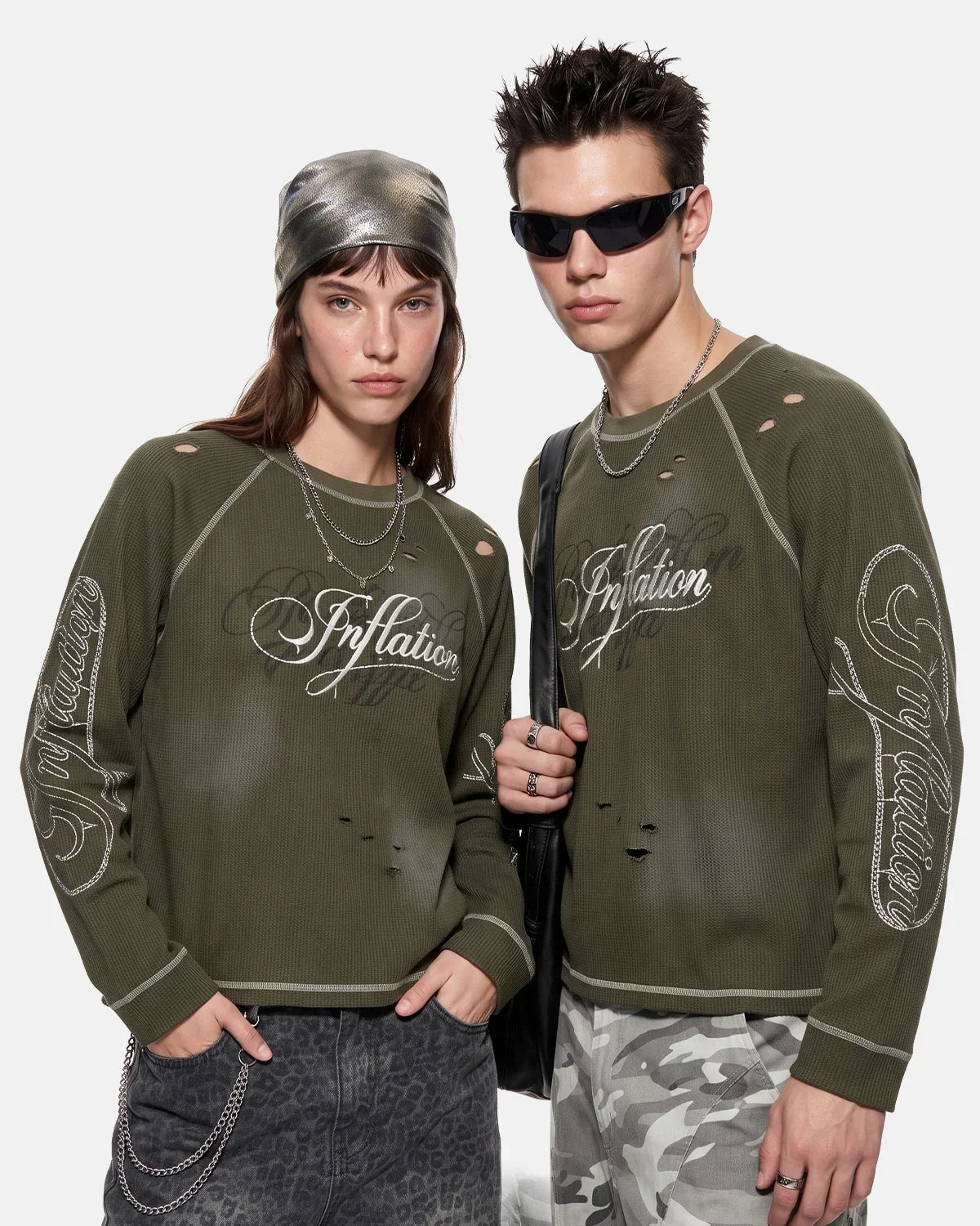 T-shirt en maille gaufrée à imprimé script usé et déchiré