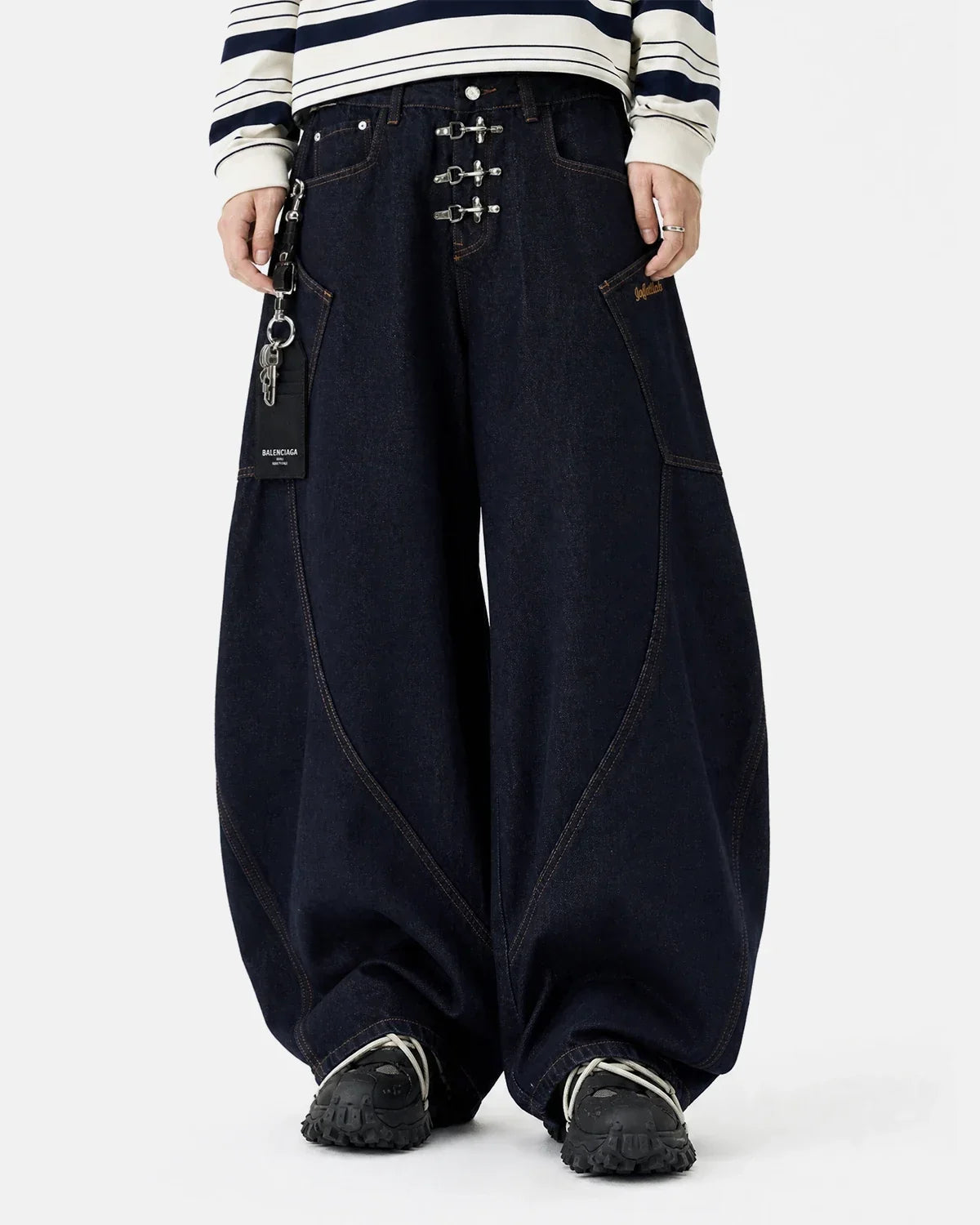 Metal Clasp Raw Barrel Jeans