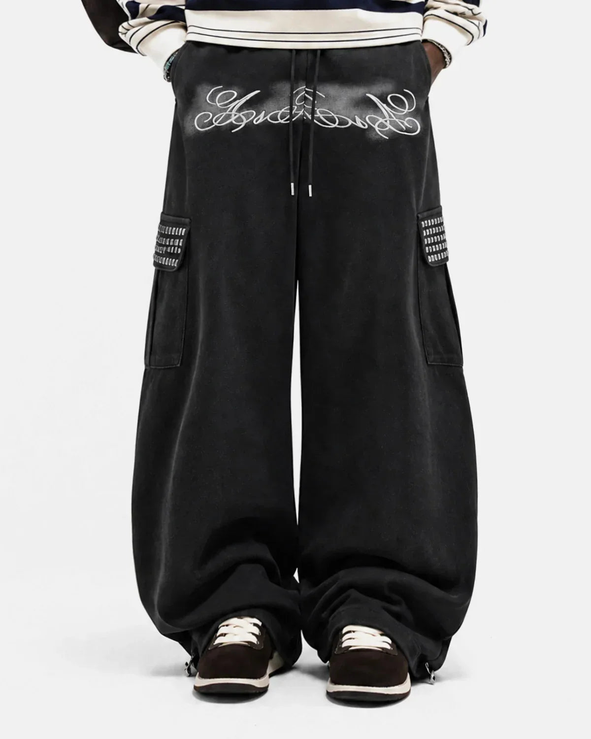 Calça de Moletom Cargo Baggy com Tachas