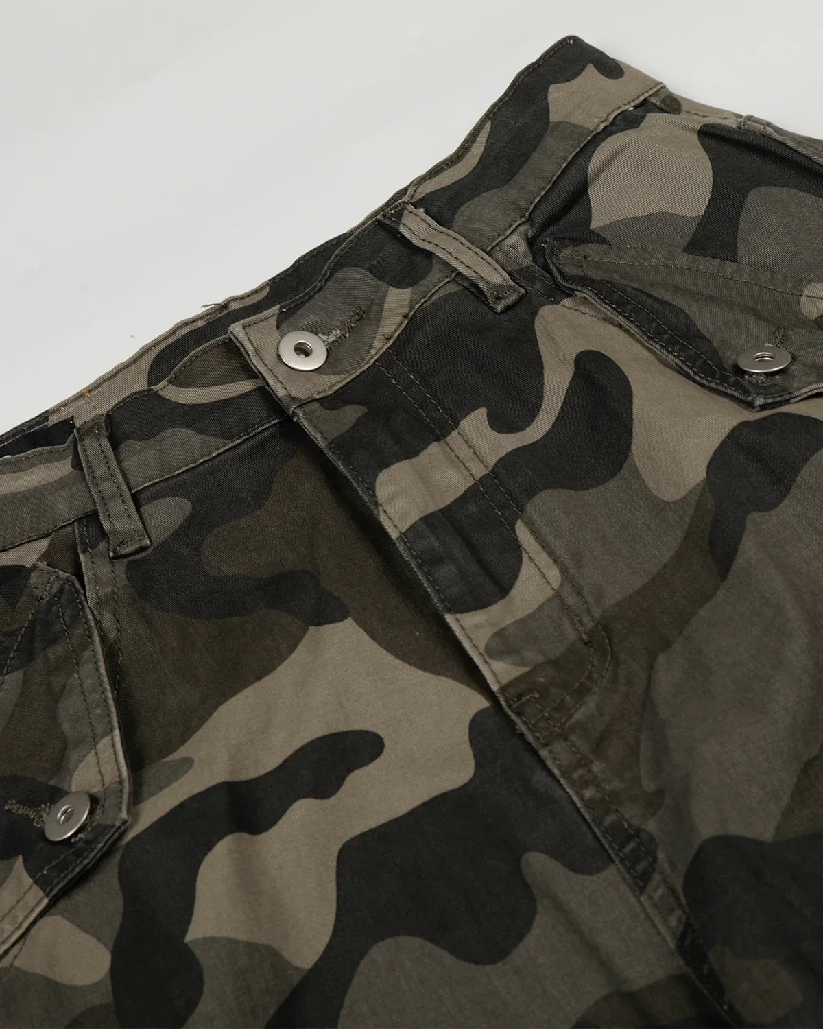 Multi-pockets Camo Barrel Cargo Pants