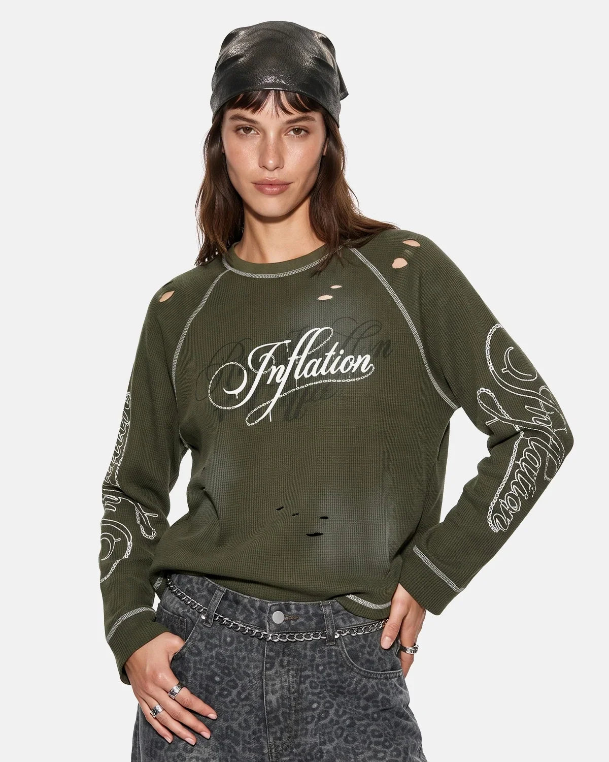 T-shirt en maille gaufrée à imprimé script usé et déchiré