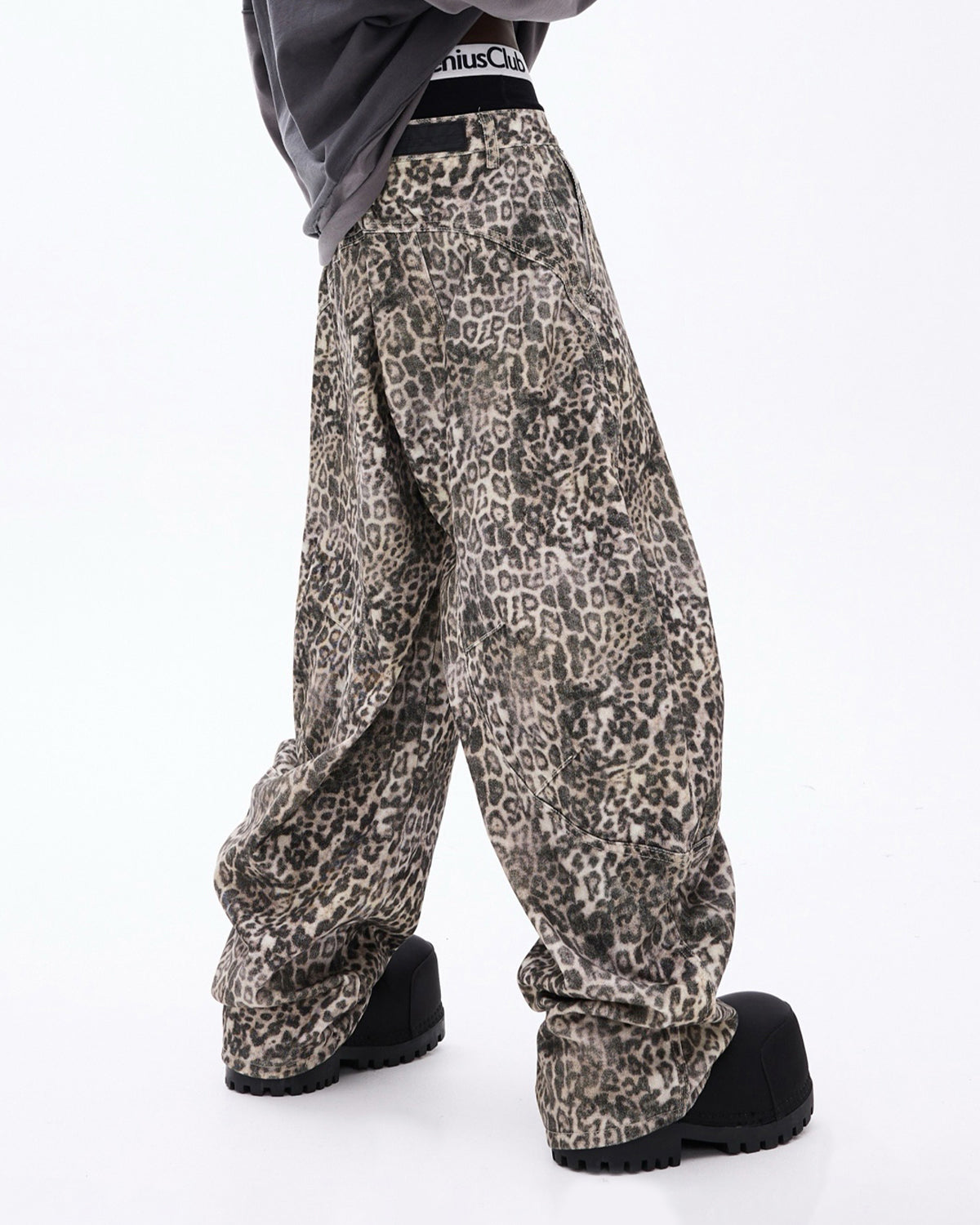 Vaquero con estampado de leopardo "Barrel"