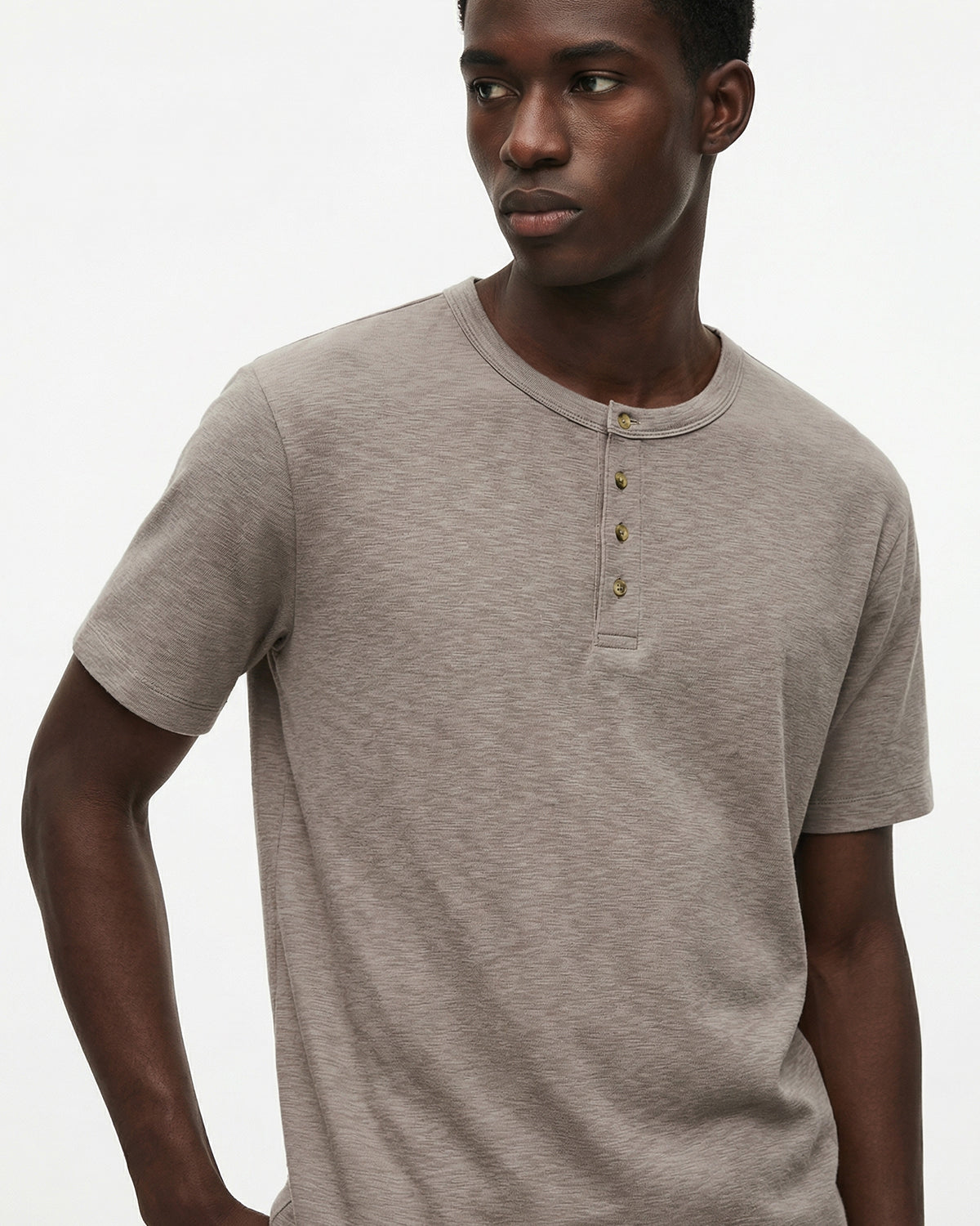 Camiseta casual Henley lisa