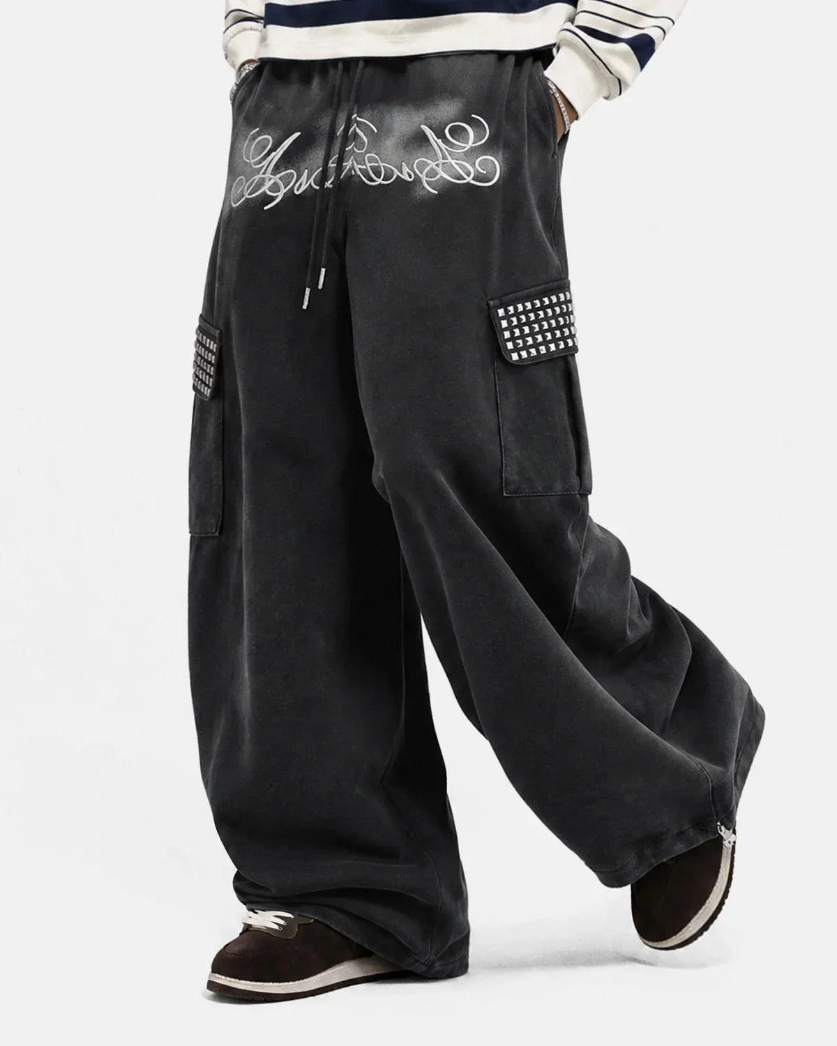 Calça de Moletom Cargo Baggy com Tachas