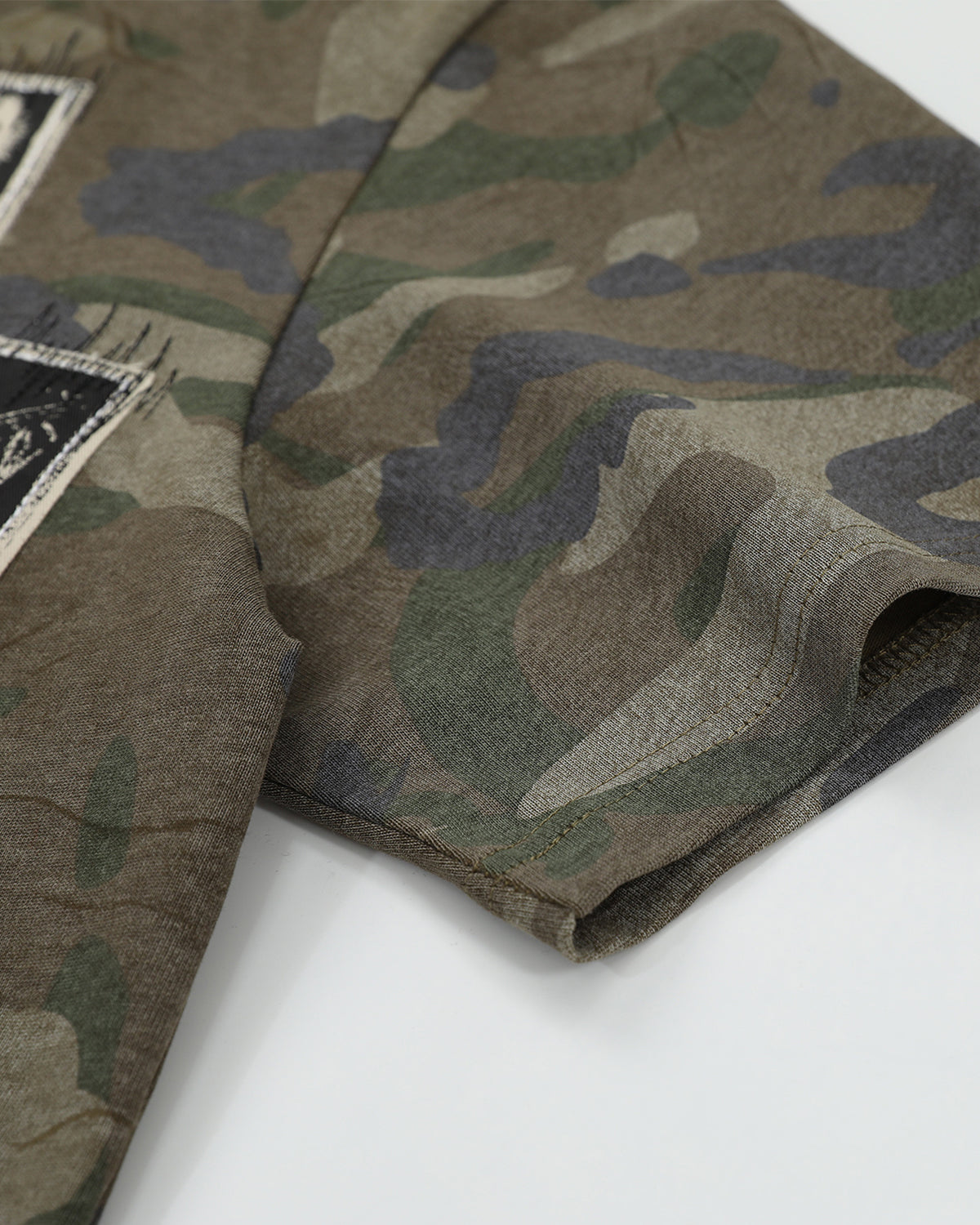 T-shirt graphique Vintage Camouflage à patch