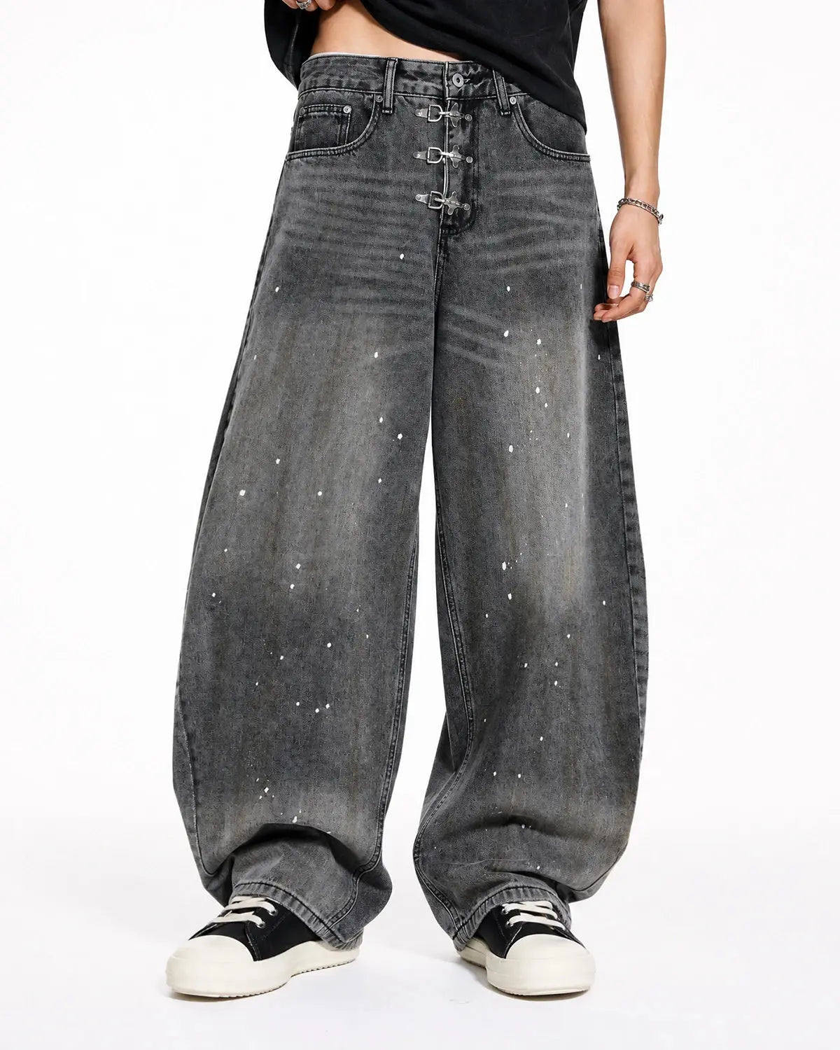 Metal Clasp Washed Barrel Jeans