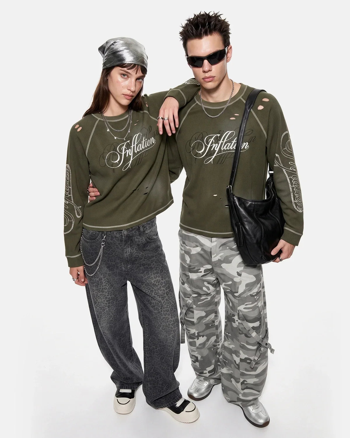 T-shirt en maille gaufrée à imprimé script usé et déchiré