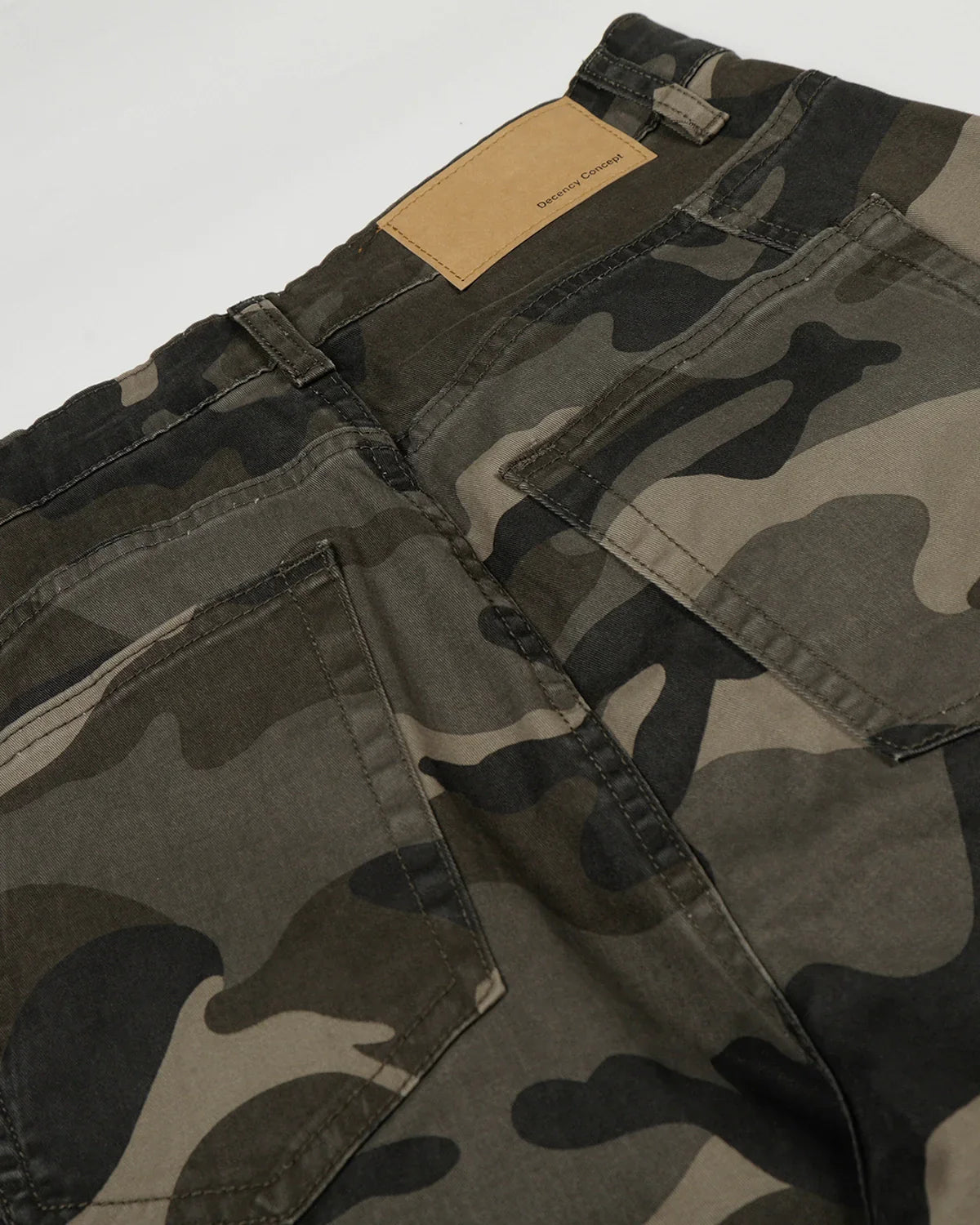 Multi-pockets Camo Barrel Cargo Pants