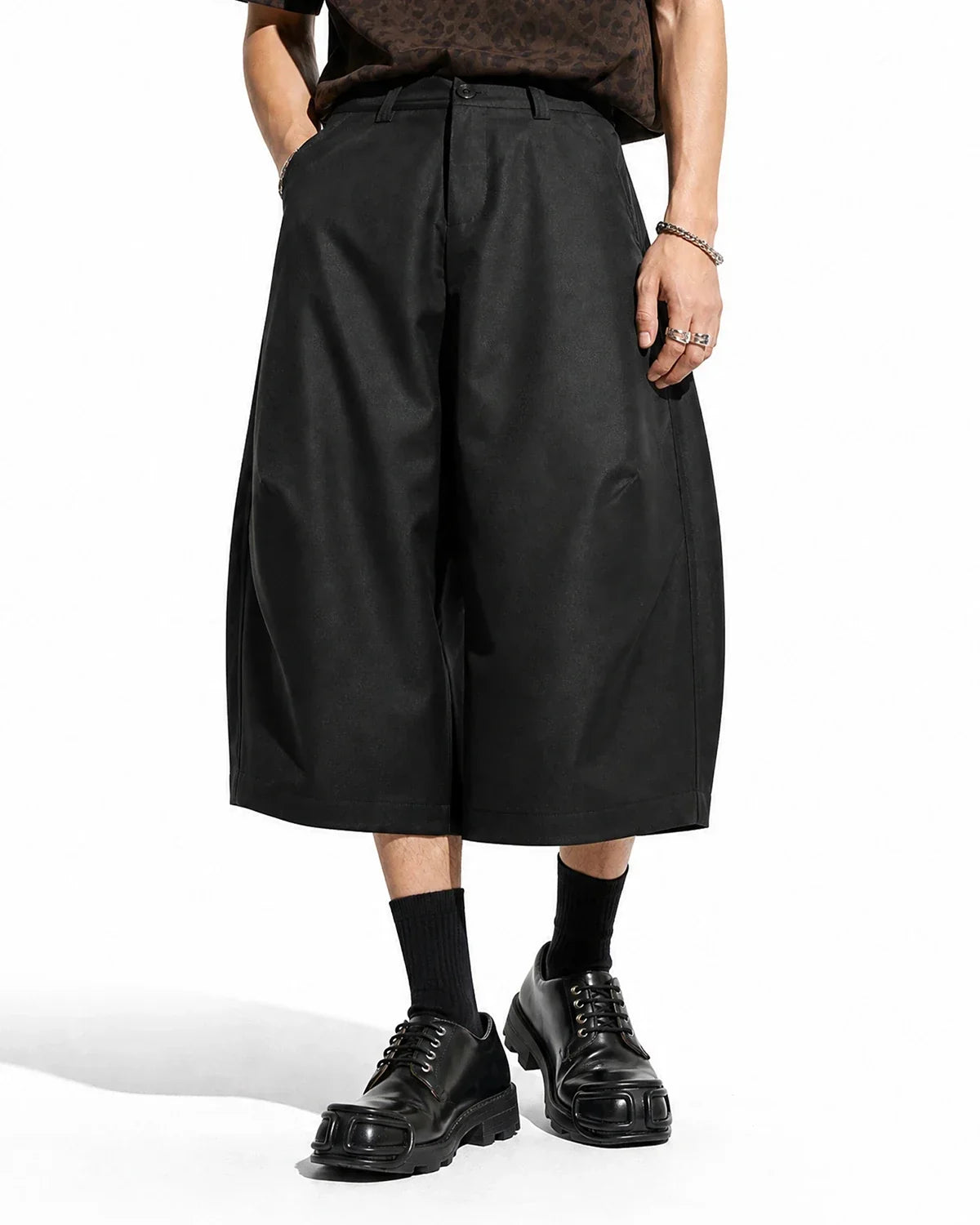 Pleated Barrel Tailored Bermuda Shorts