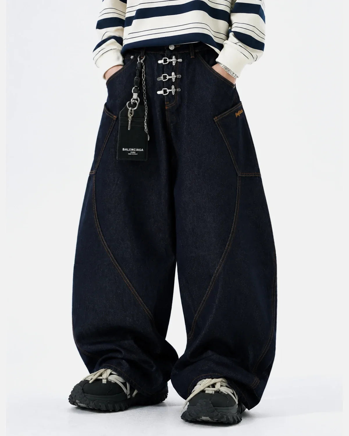 Metal Clasp Raw Barrel Jeans
