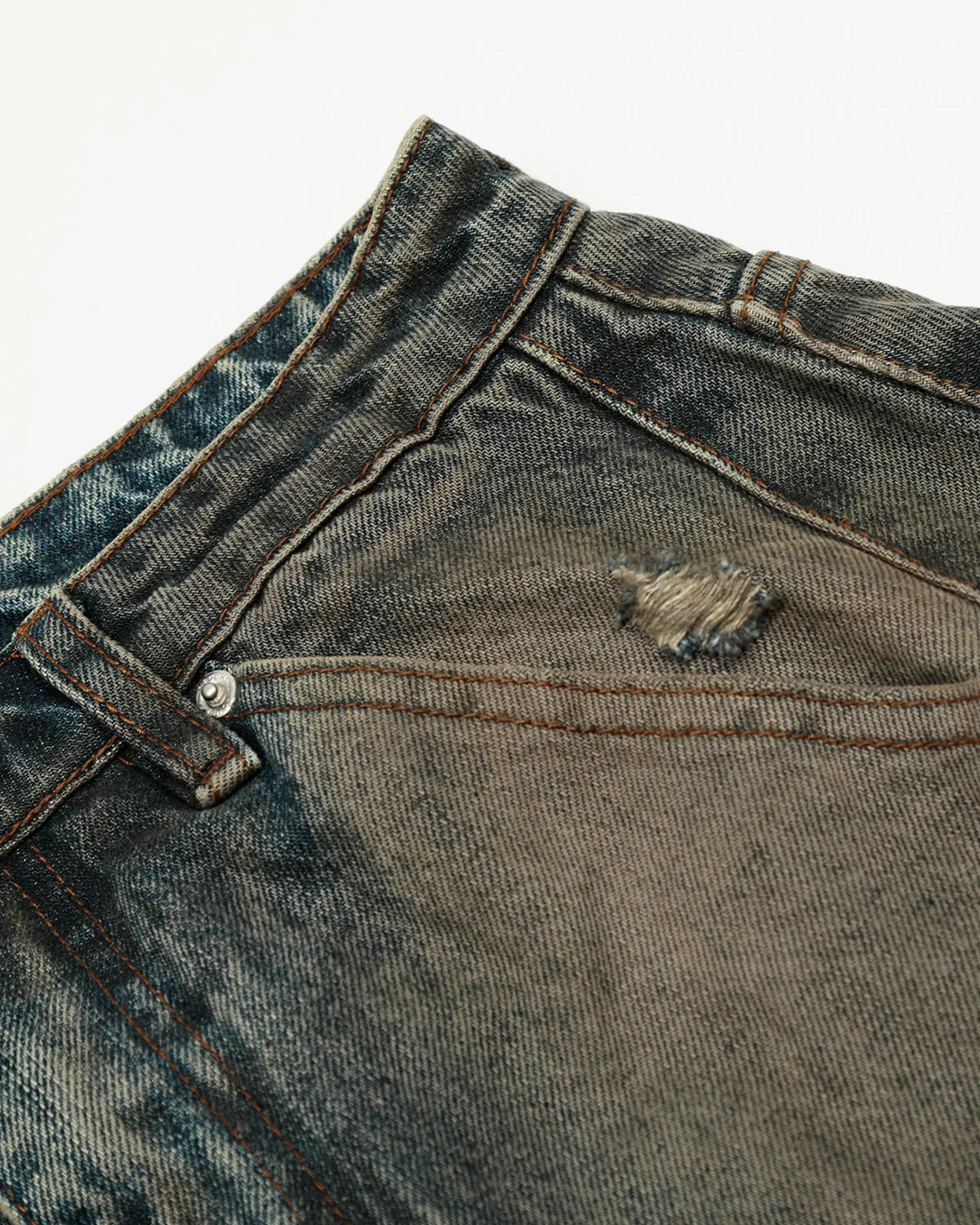 Jeans barrel sucios y rotos