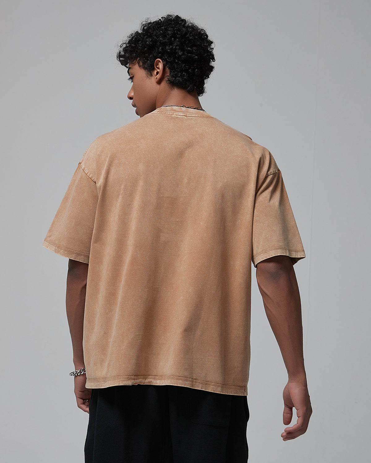 T-shirt délavé col montant