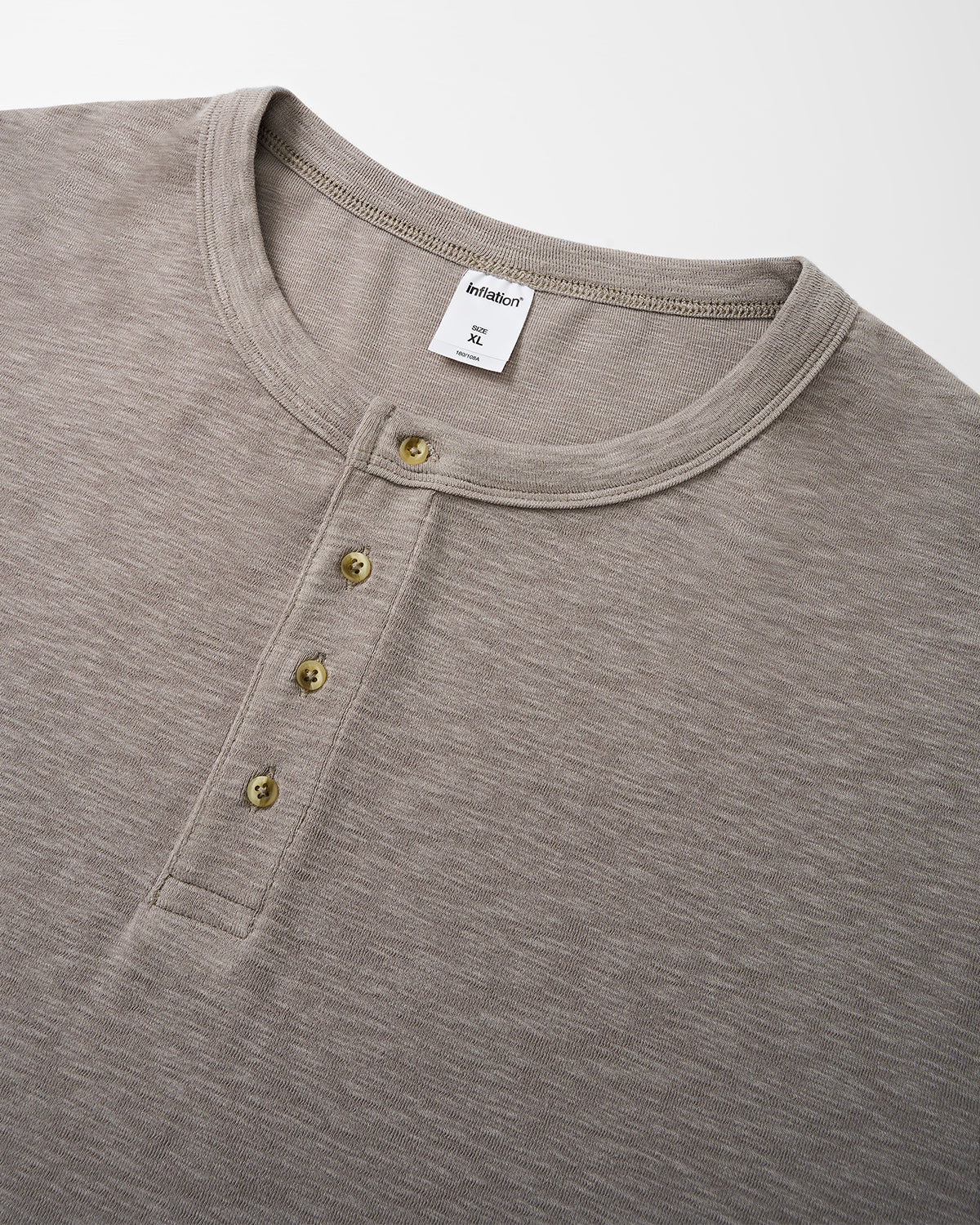 Camiseta casual Henley lisa