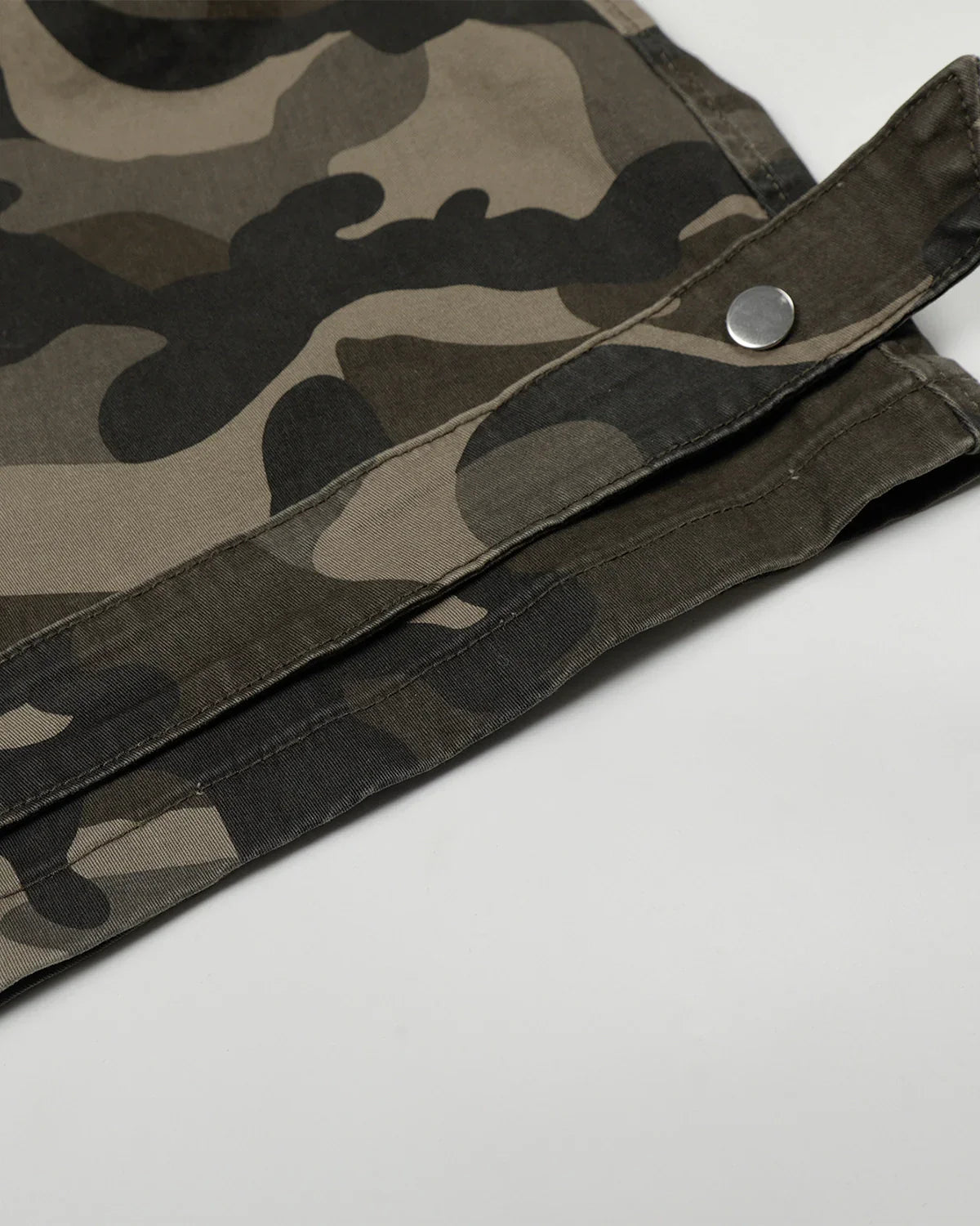 Multi-pockets Camo Barrel Cargo Pants