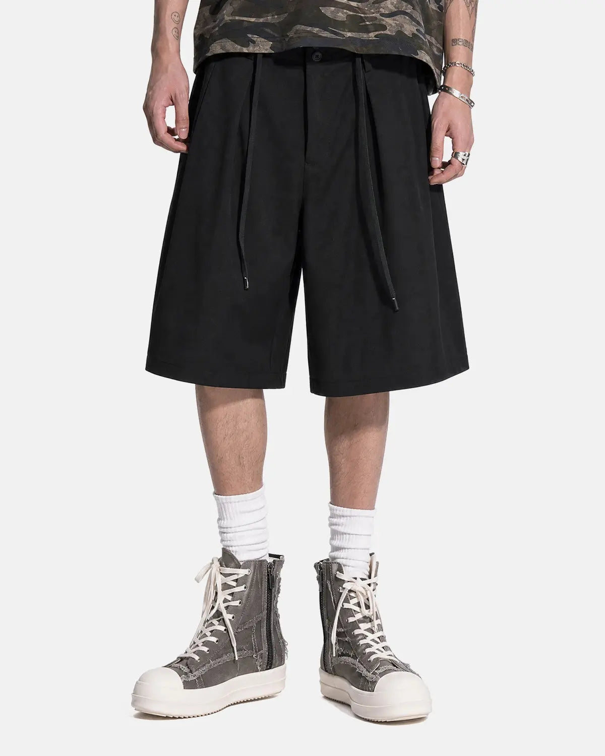 Drawstring Wide-Leg Tailored Shorts