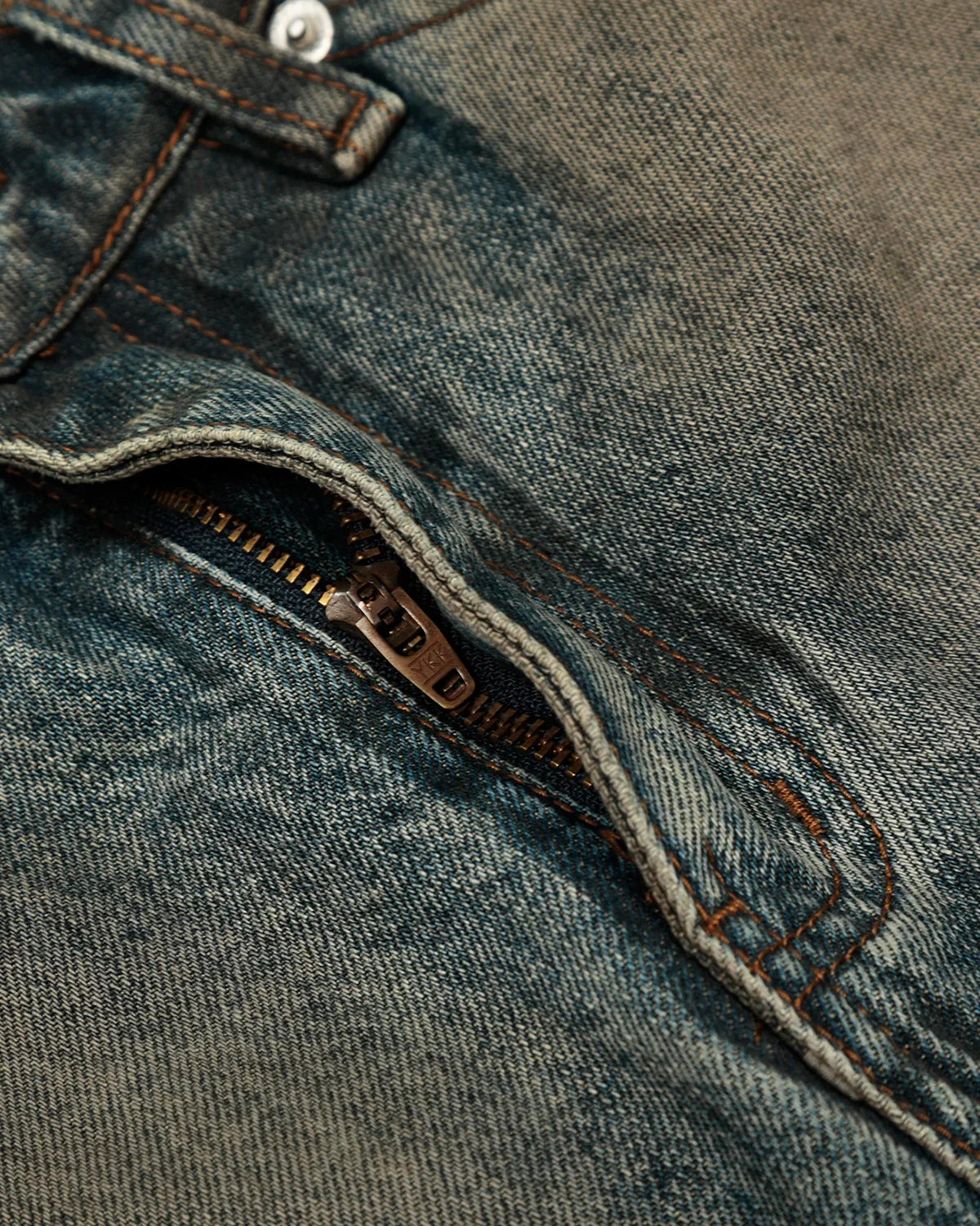 Jeans barrel sucios y rotos