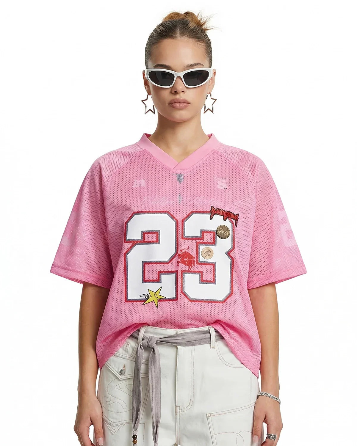Camiseta de malla rosa con el número 23