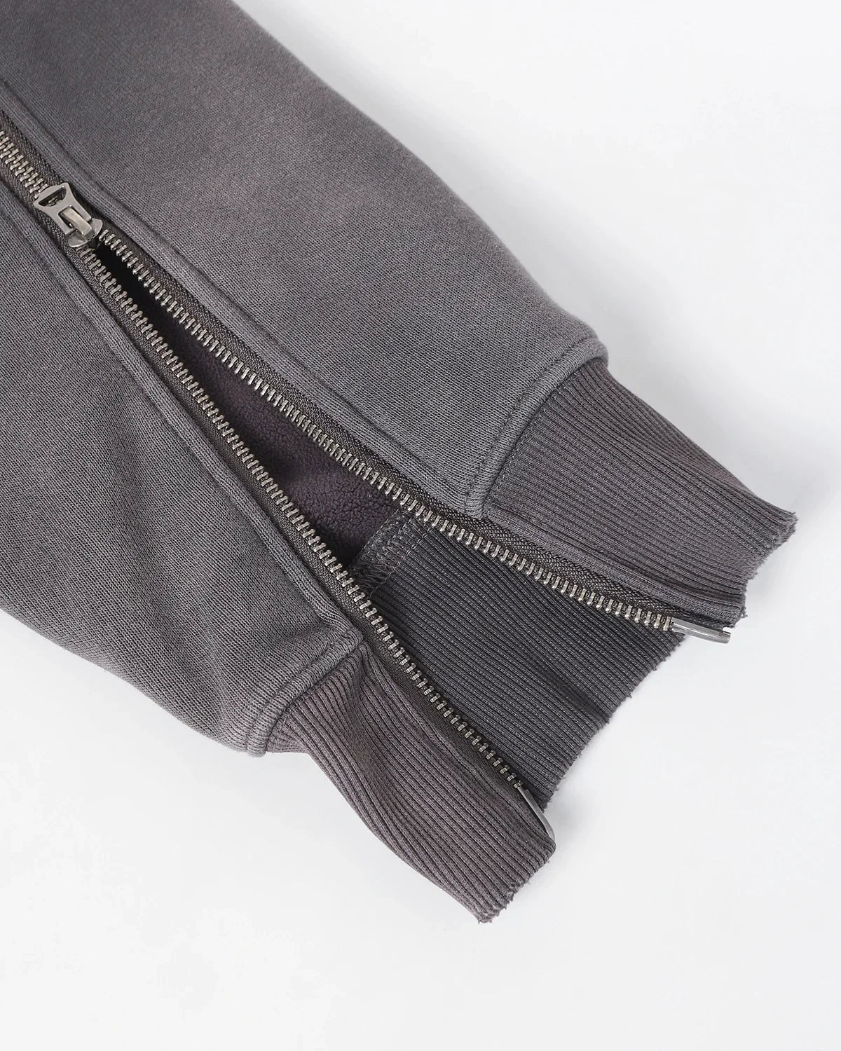 Sudadera lavada con cremallera asimétrica