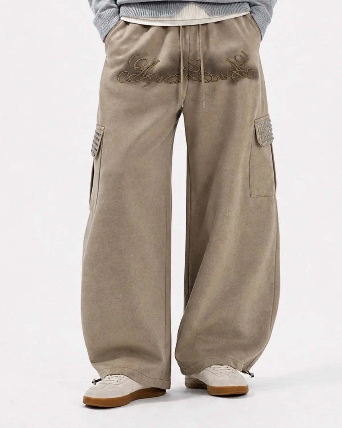 Calça de Moletom Cargo Baggy com Tachas