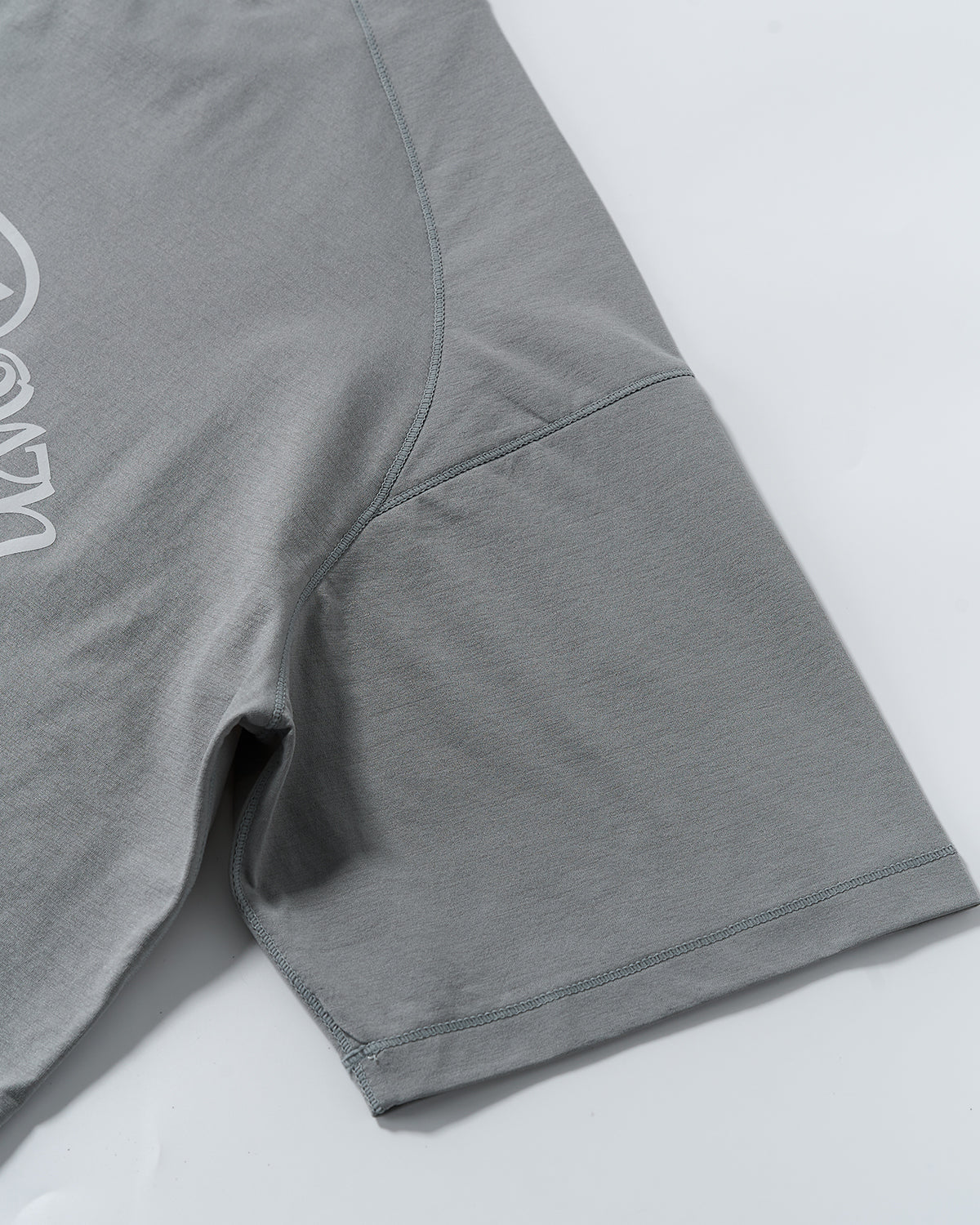 T-shirt de sport à motif révélé par l'eau