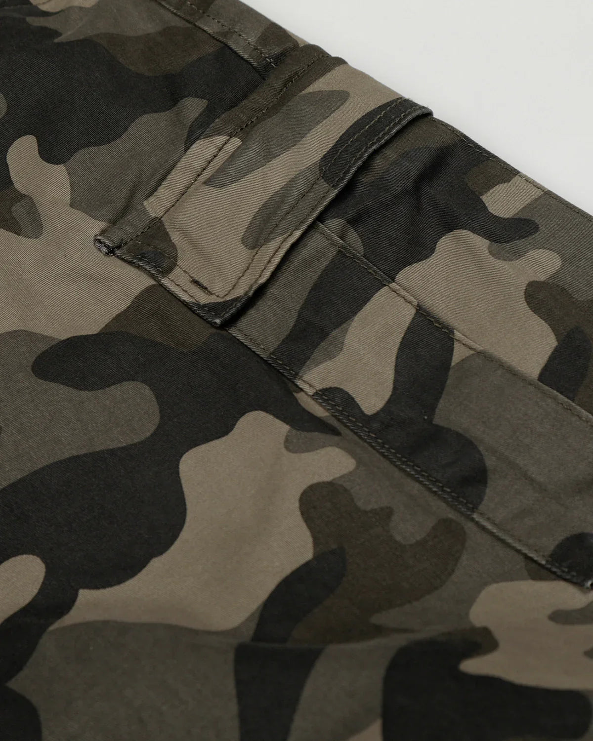 Multi-pockets Camo Barrel Cargo Pants