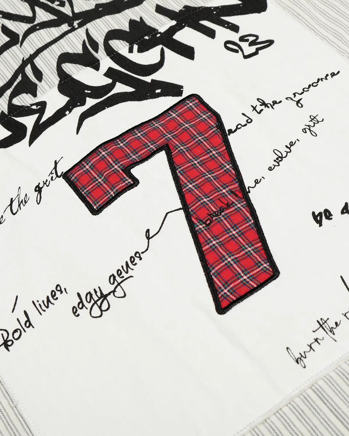 Chemise à manches courtes rayée avec patch graffiti