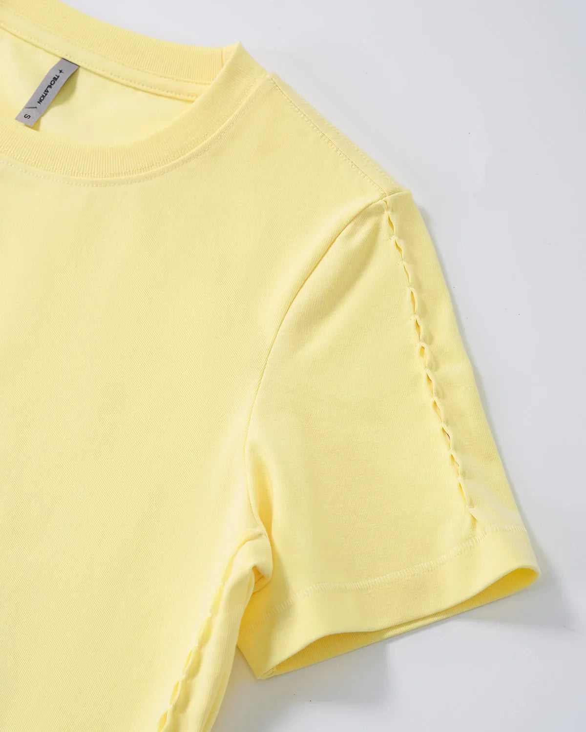 T-shirt respirant ajusté et rafraîchissant avec détails de coutures