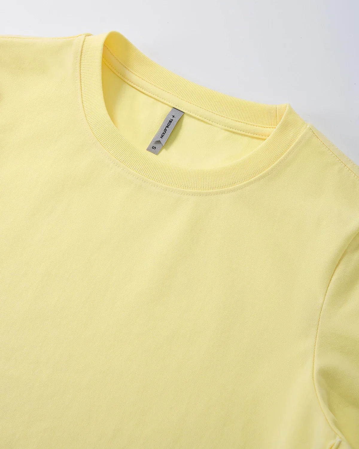 T-shirt respirant ajusté et rafraîchissant avec détails de coutures