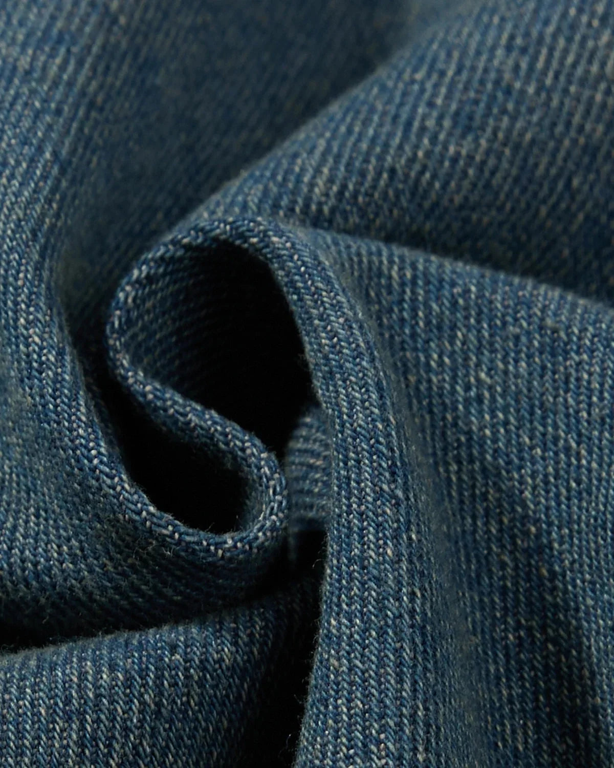 Camisa de denim lavado con gráfico retro