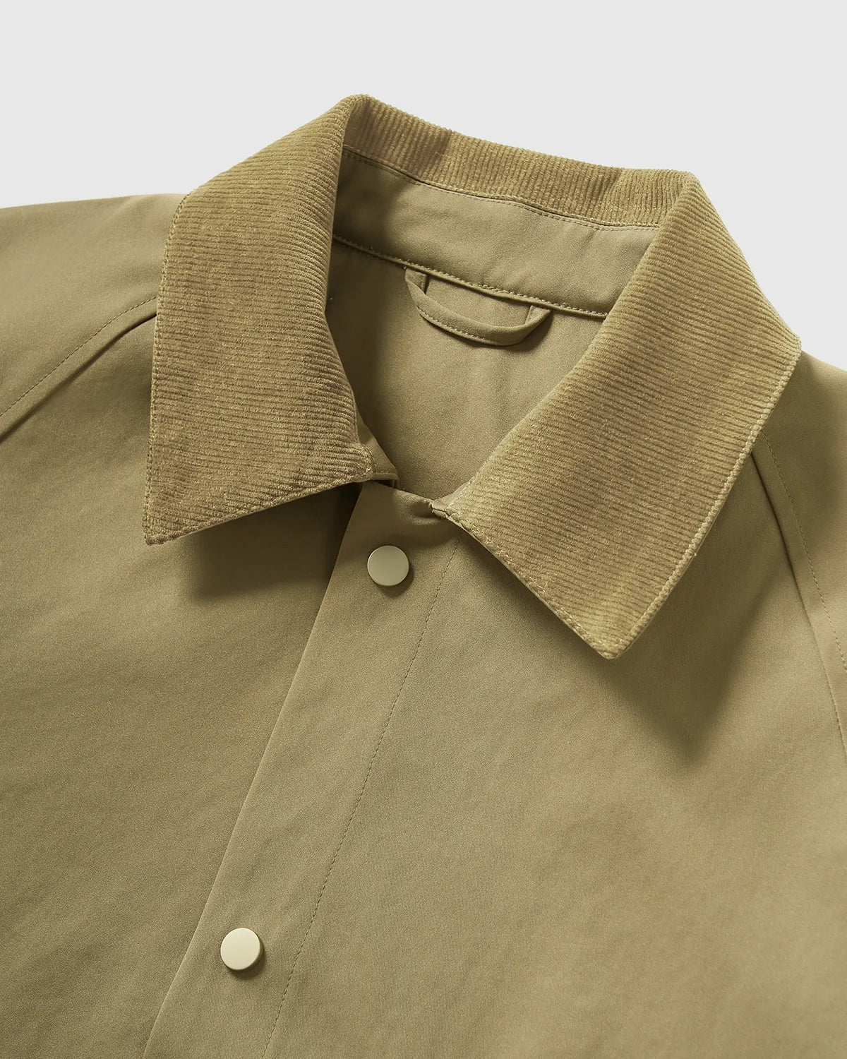 Veste boutonnée à poches utilitaires