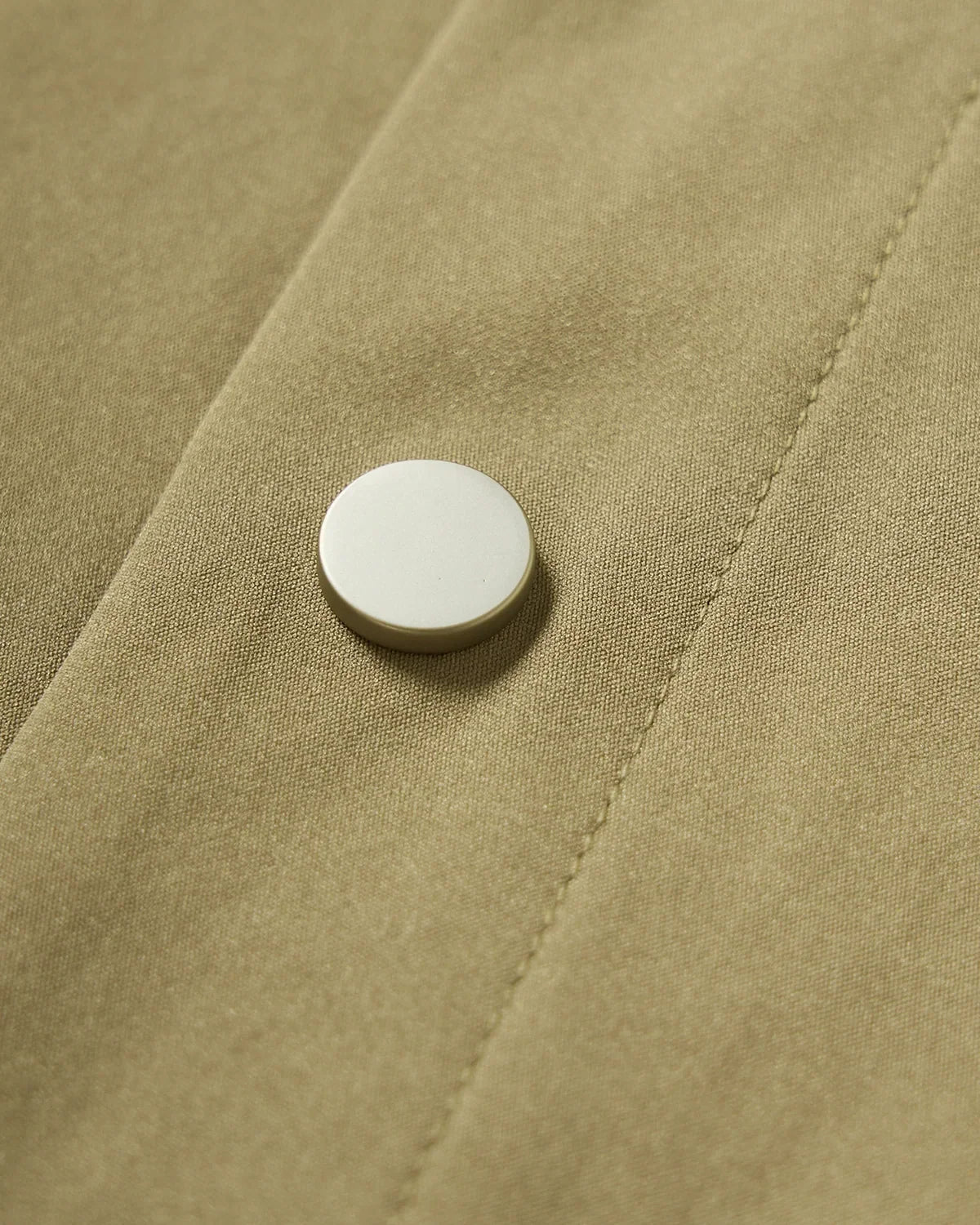Veste boutonnée à poches utilitaires