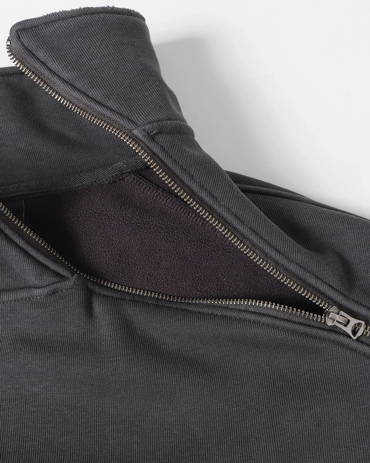 Sudadera lavada con cremallera asimétrica