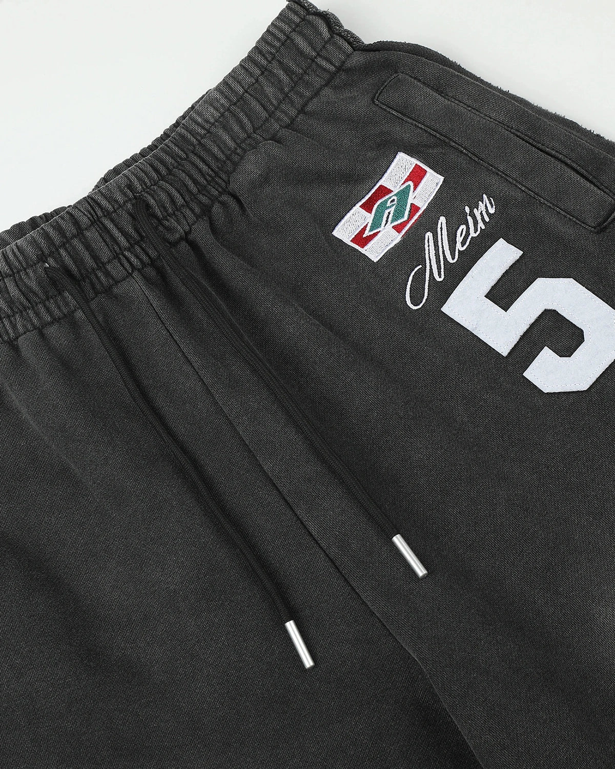 Pantalones deportivos de pierna ancha con estampado lavado