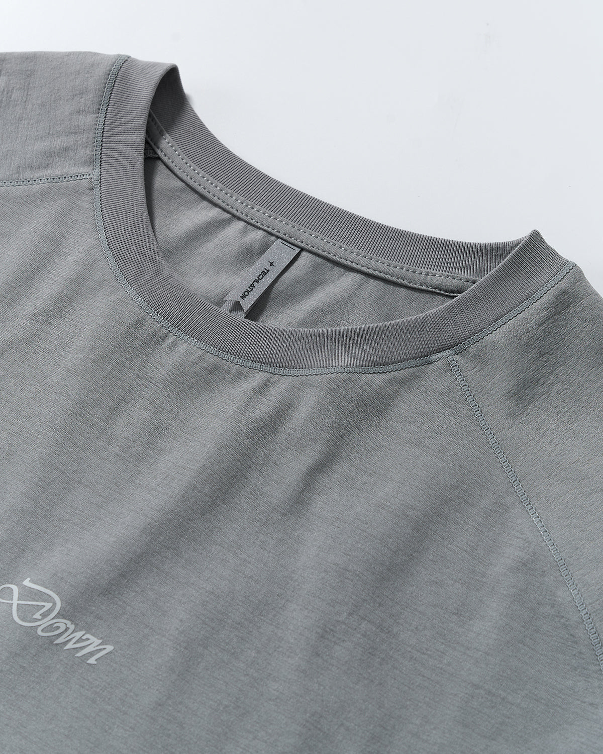 T-shirt de sport à motif révélé par l'eau