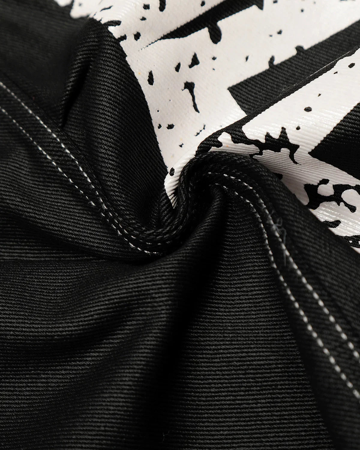Letter Graphic Cargo Barrel Jeans