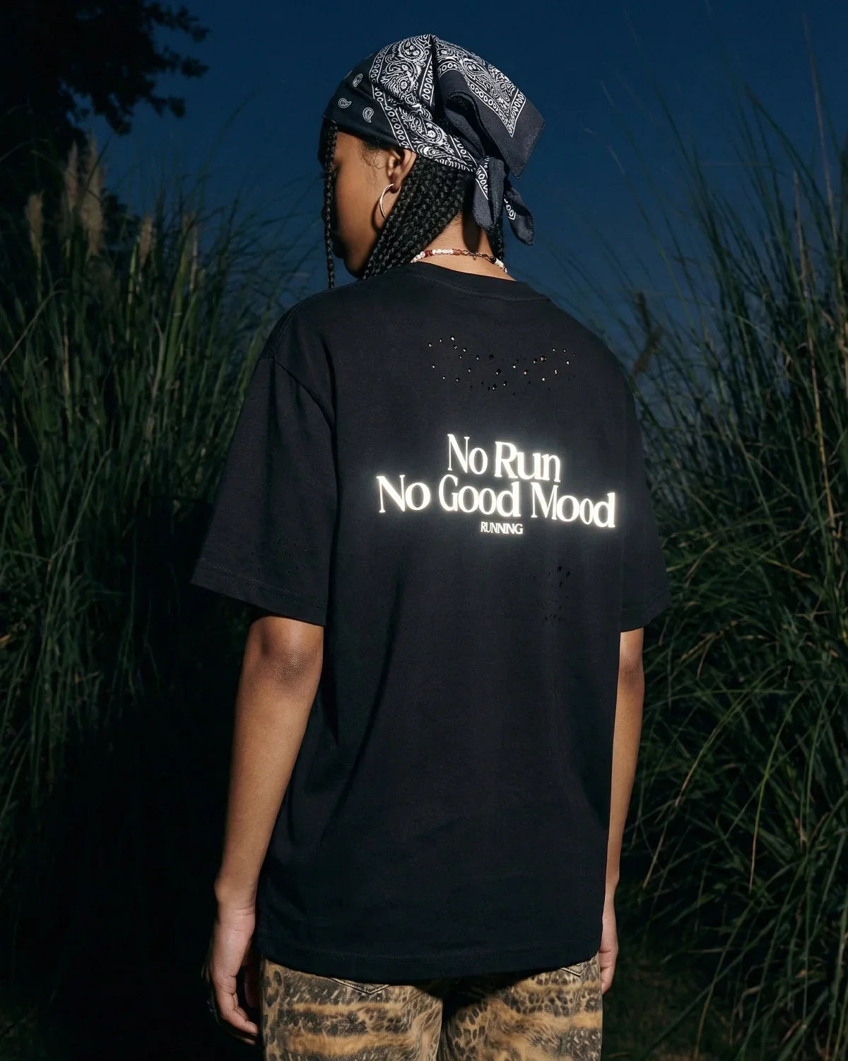 T-shirt délavé réfléchissant usé