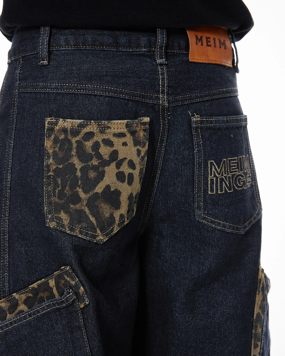Vaqueros Barrel con Parche de Leopardo y Diamantes de Imitación