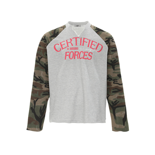 Camiseta de manga larga con gráfico estilo varsity y mangas de camuflaje Madxmarx - S / Gris