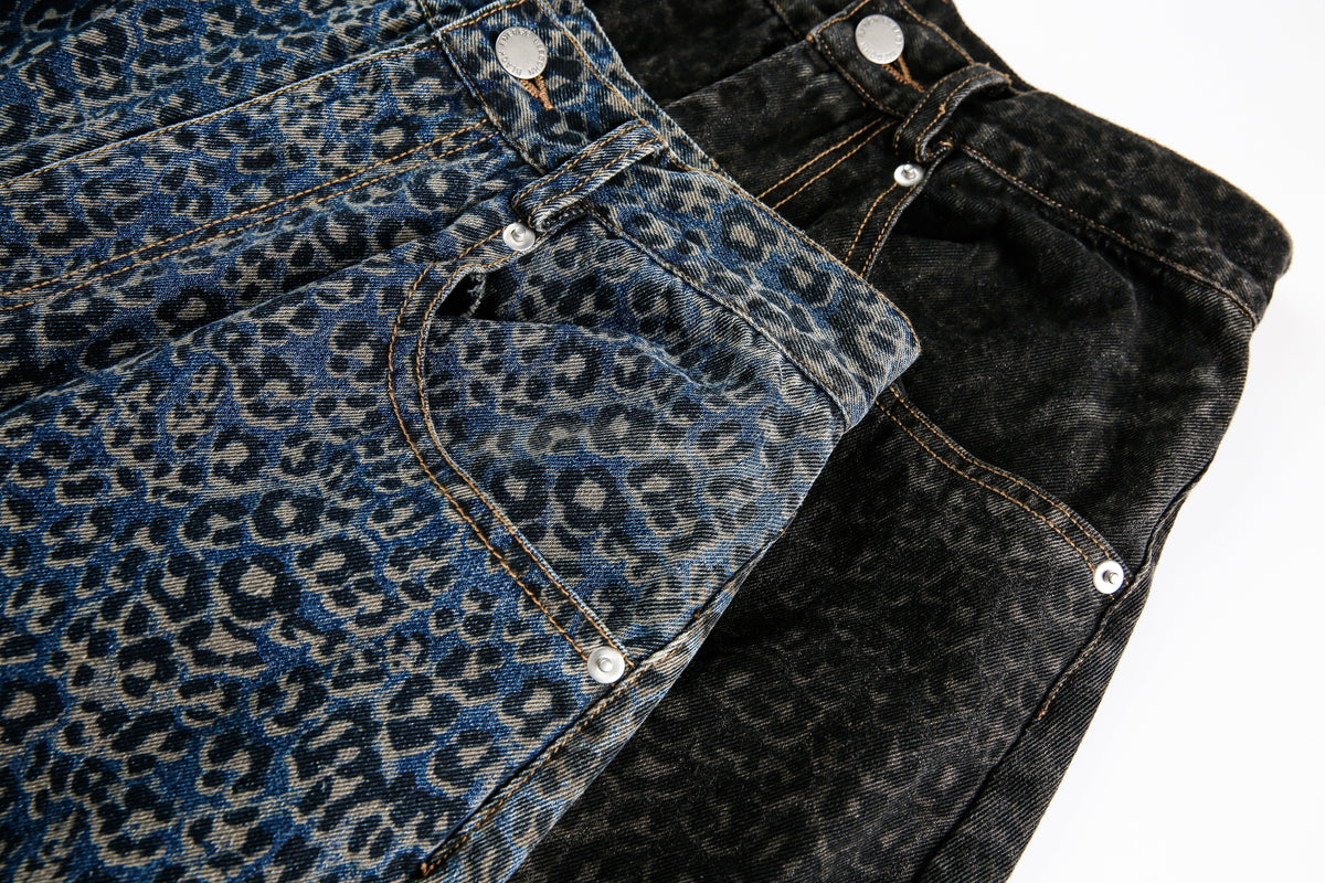 Pantalones de mezclilla tipo barril con estampado de leopardo Madxmarx
