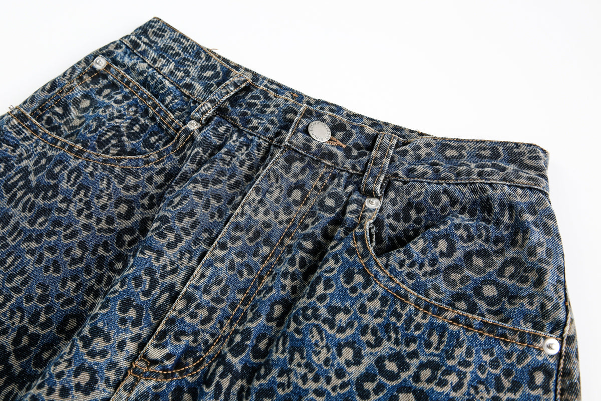 Pantalones de mezclilla tipo barril con estampado de leopardo Madxmarx