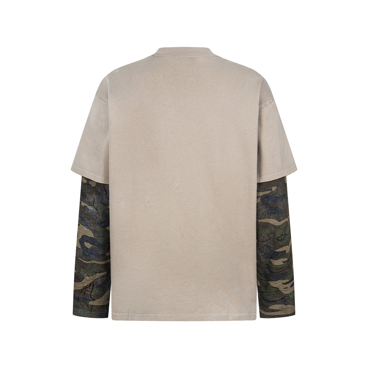 Camiseta gráfica desgastada con mangas de camuflaje superpuestas Madxmarx