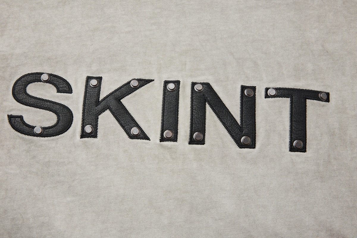 Camiseta vintage lavada “SKINT” de Madxmarx