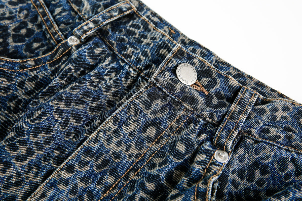 Pantalones de mezclilla tipo barril con estampado de leopardo Madxmarx