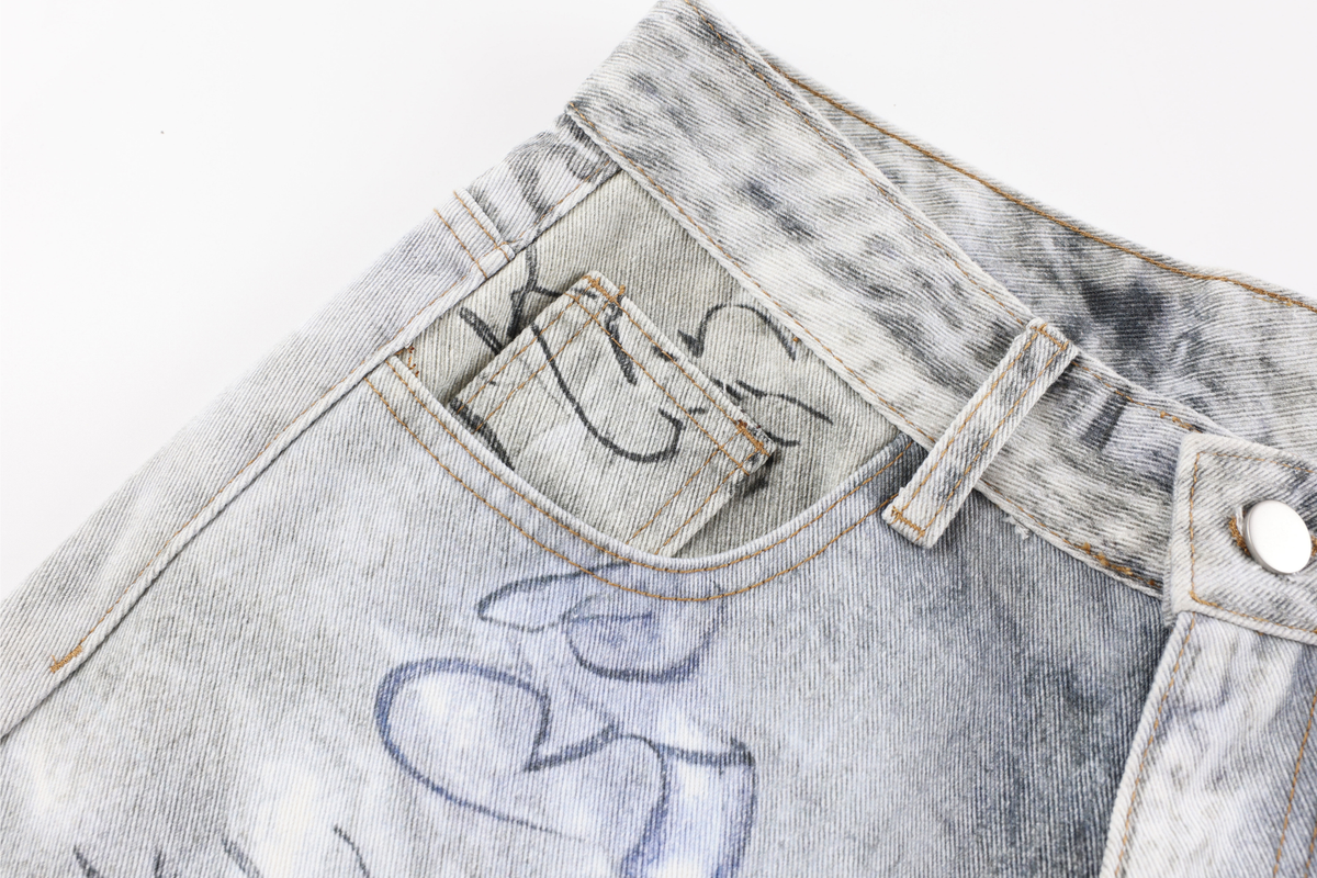 Pantalon en jean délavé à coupe incurvée Madxmarx Graffiti