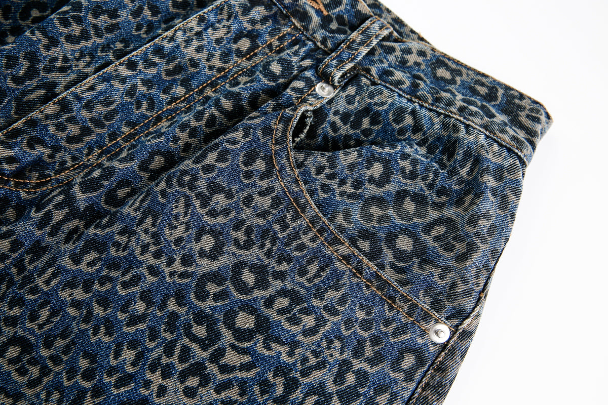 Pantalones de mezclilla tipo barril con estampado de leopardo Madxmarx