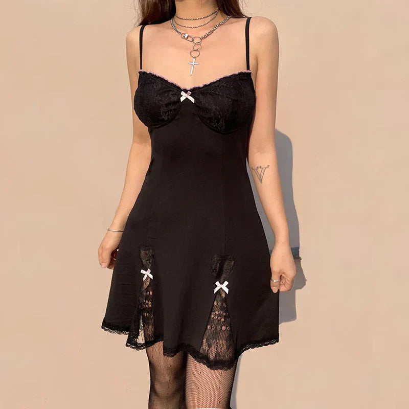 Robe mini trapèze noire style gothique Lolita, ornée de dentelle, sans manches, col en V, nœud, esthétique grunge Y2K