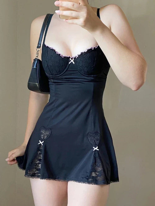 Vestido curto evasê estilo gótico lolita preto, com acabamento em renda, sem mangas, decote em V, laço, estética Y2K e grunge - Preto / S
