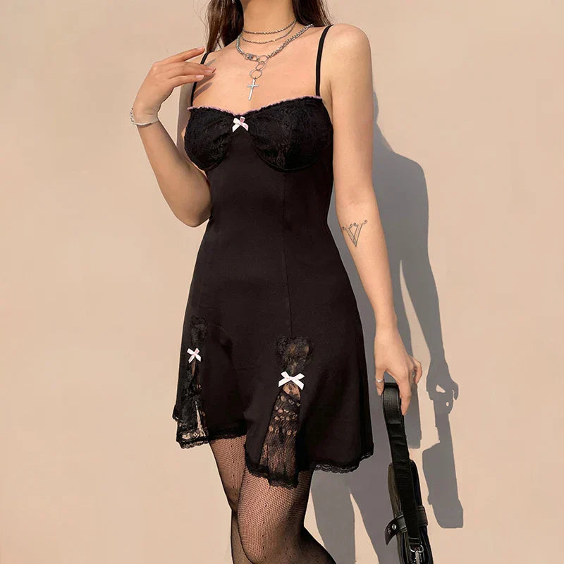 Robe mini trapèze noire style gothique Lolita, ornée de dentelle, sans manches, col en V, nœud, esthétique grunge Y2K