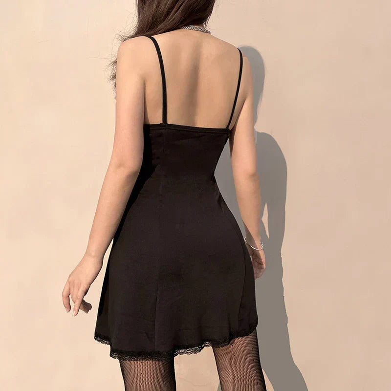 Robe mini trapèze noire style gothique Lolita, ornée de dentelle, sans manches, col en V, nœud, esthétique grunge Y2K